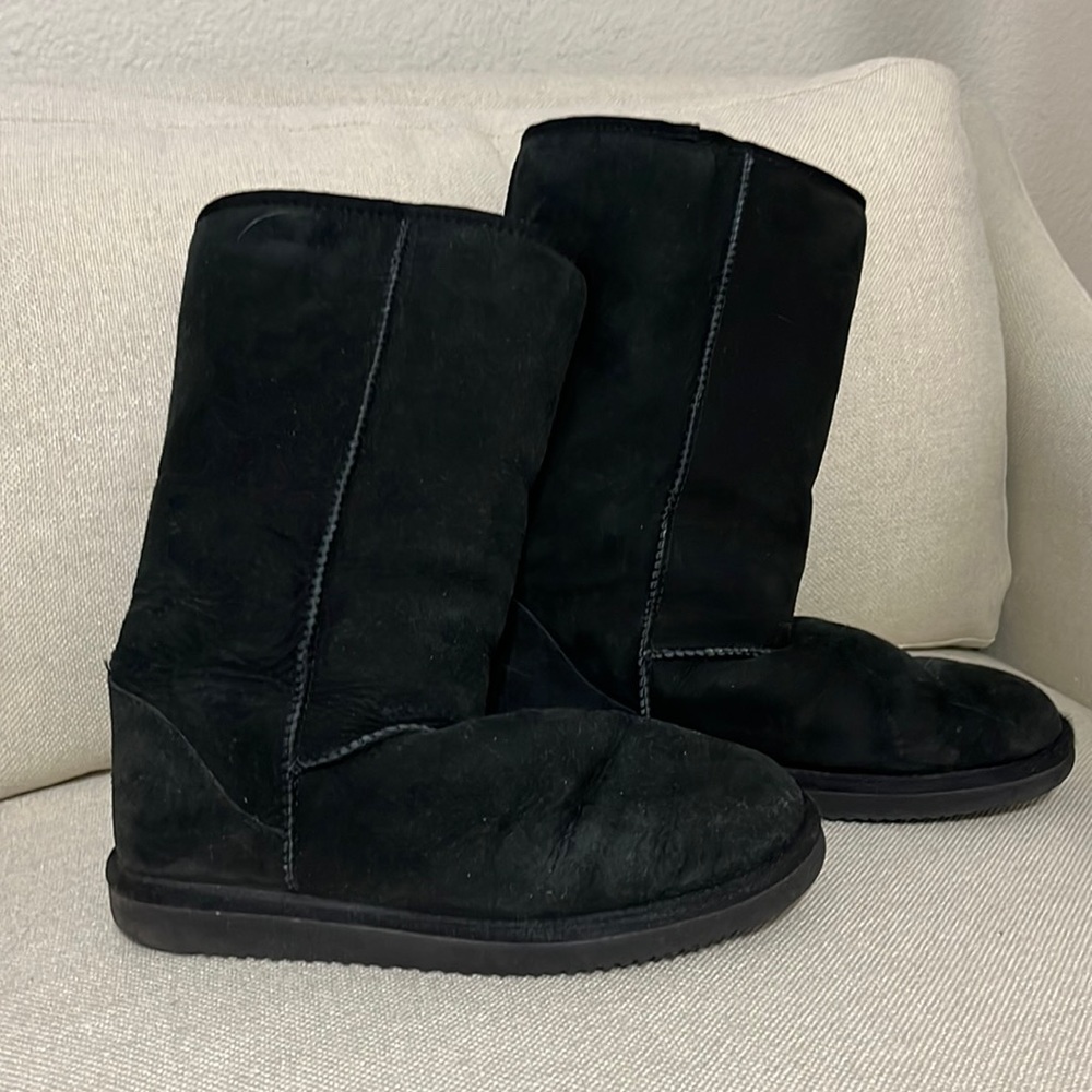 Sheepskin tall boots. Interior sheepskin also size 7 black Excellent preowned
